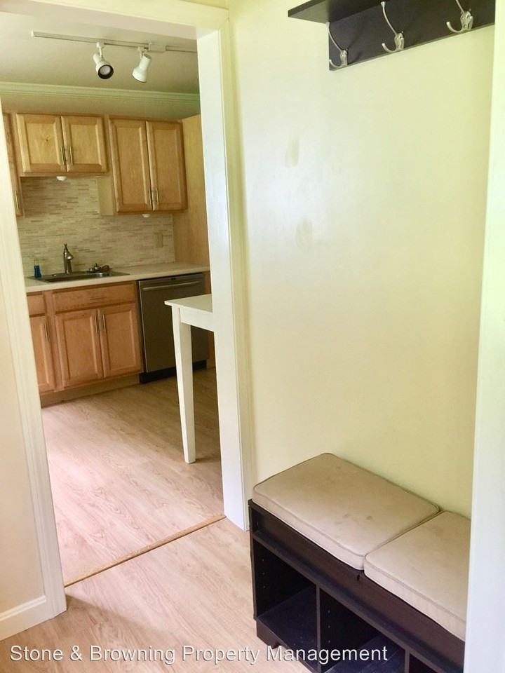 121 Maple Ave - Photo 2 of 14