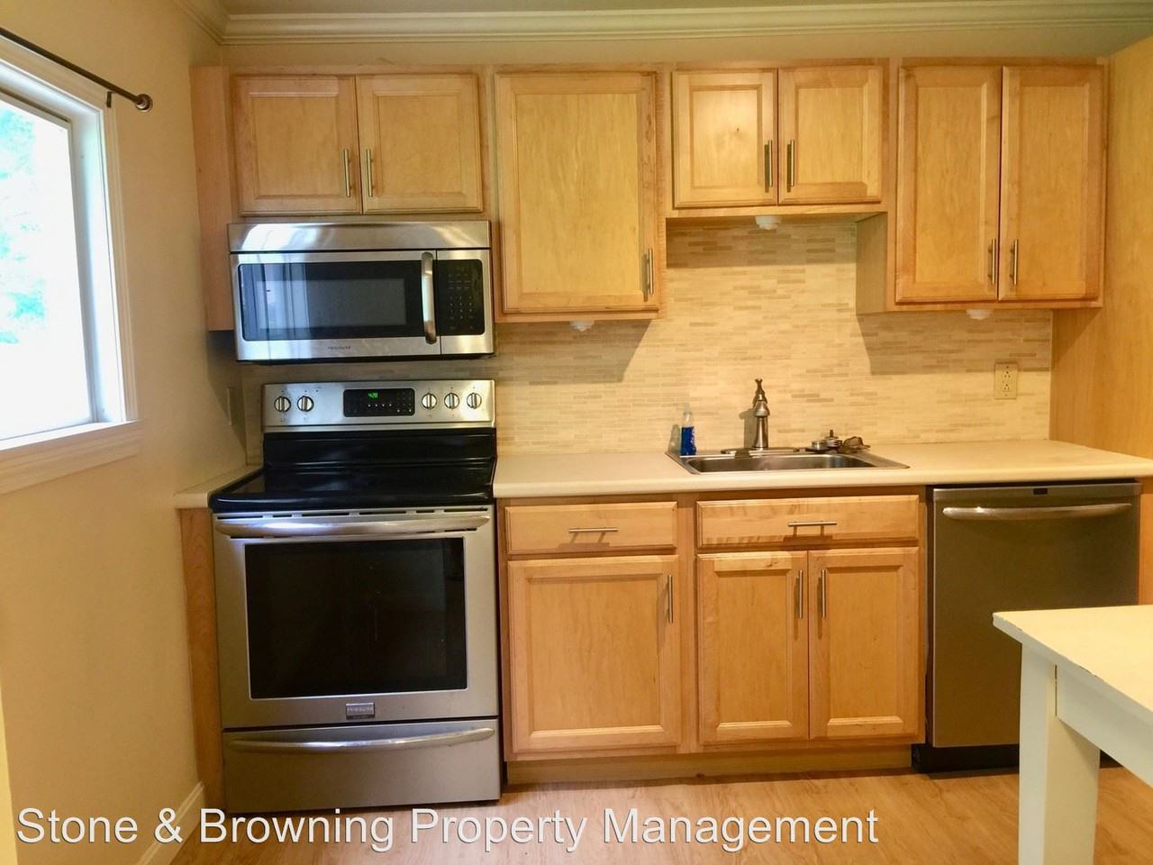 121 Maple Ave - Photo 3 of 14