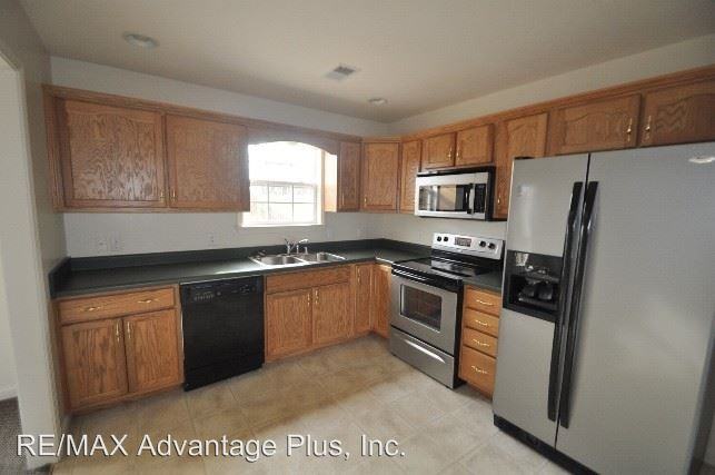 112 Bottle Dr - Photo 3 of 8