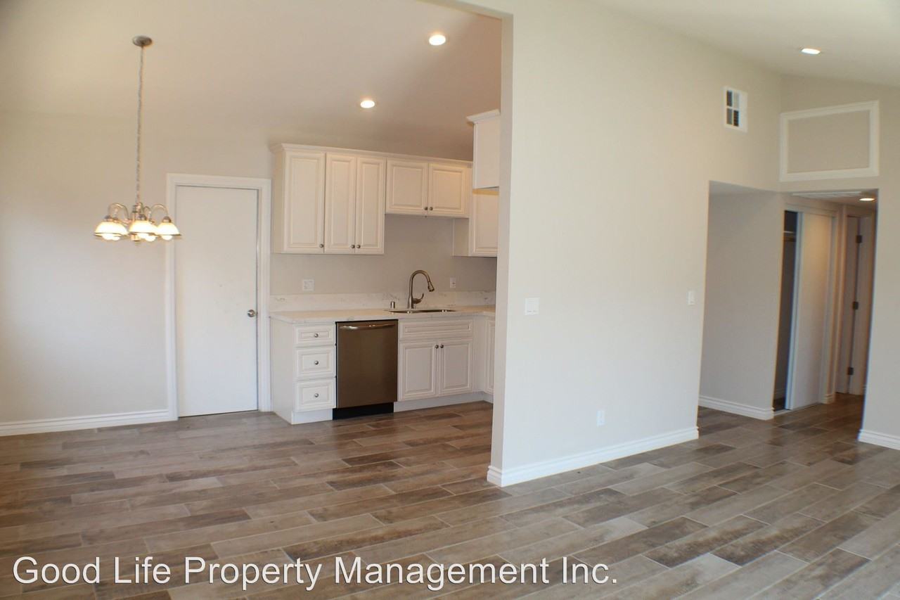 4961 Manomet St - Photo 3 of 14