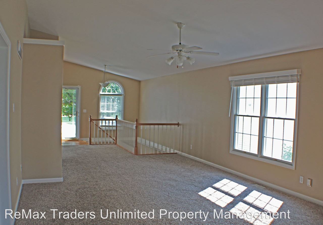 2323 W Miners Dr - Photo 3 of 17