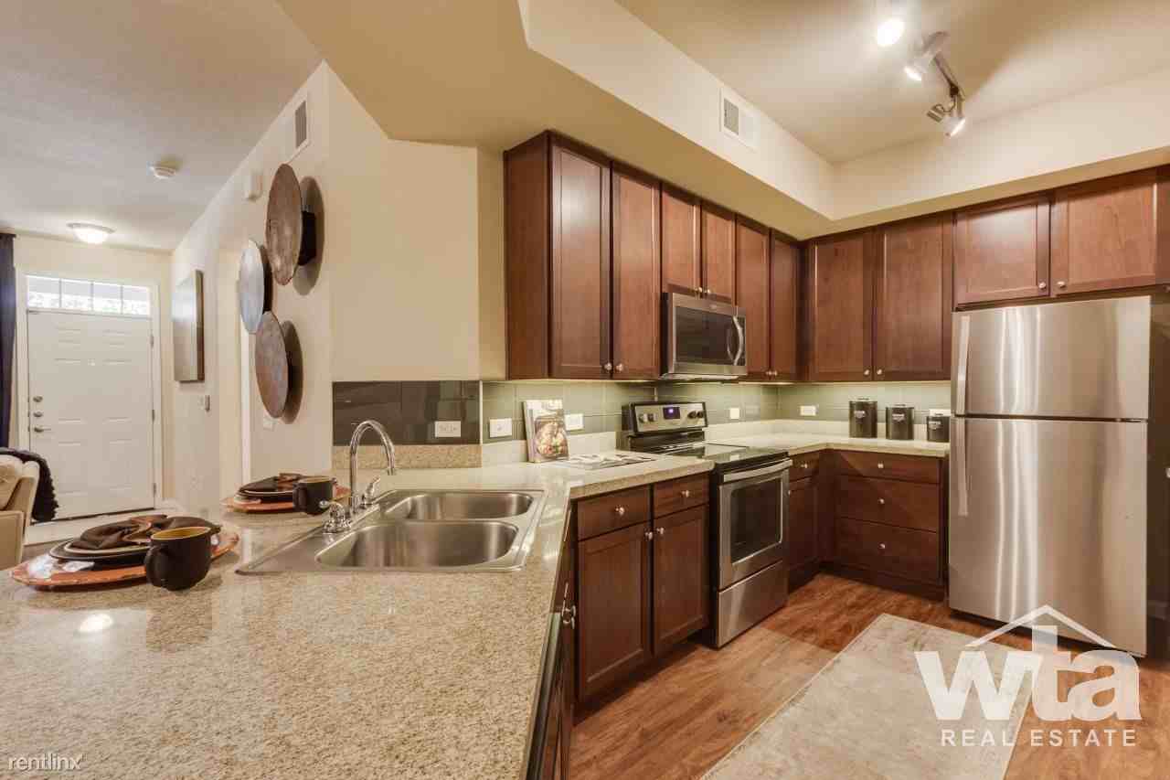 10422 HUEBNER RD - Photo 3 of 13