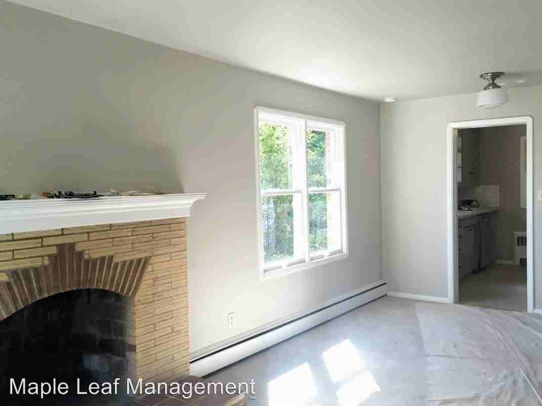 6543 44th Ave NE - Photo 3 of 25