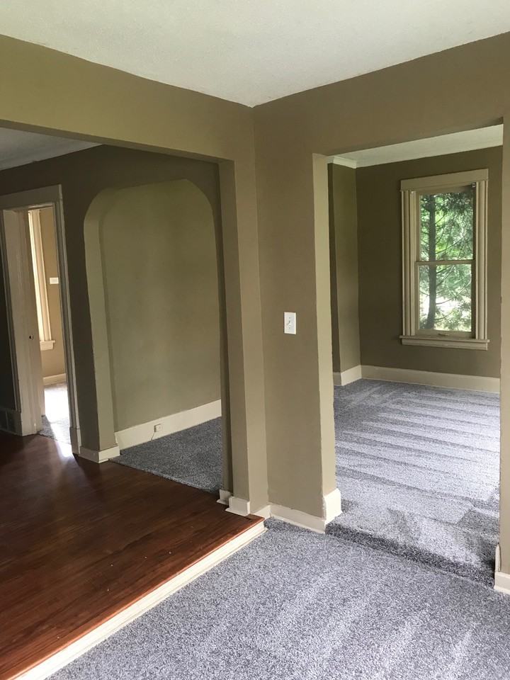 406 Russell Ave N - Photo 2 of 5