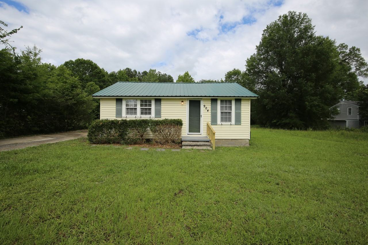 904 Hillview Dr - Photo 2 of 28