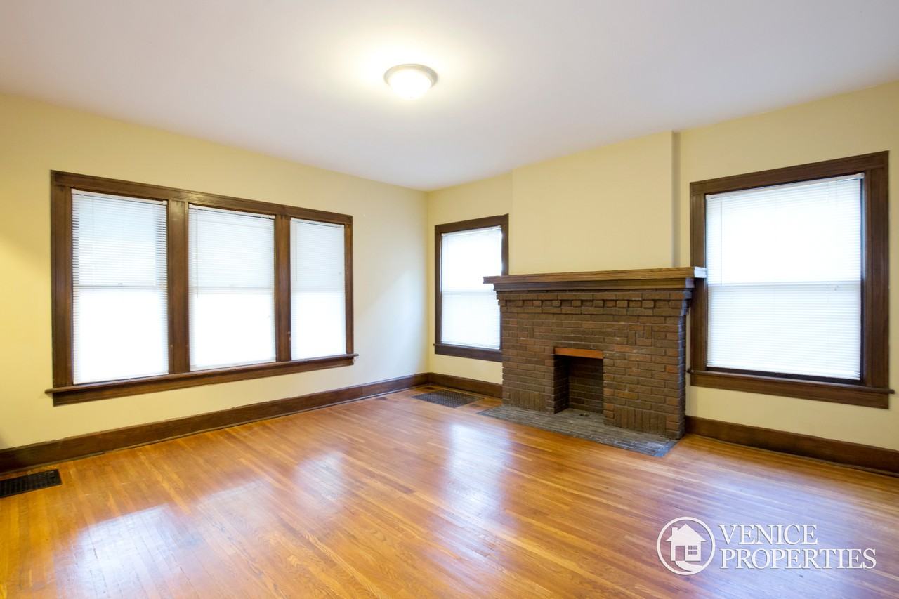 187 East Northwood Avenue - Photo 3 of 19