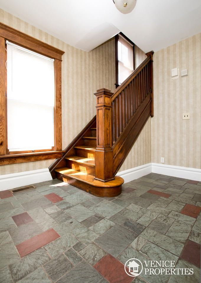 66 East Northwood Avenue - Photo 3 of 18