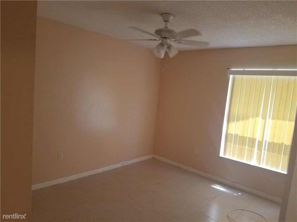 9711 SW 11th St - Photo 2 of 10