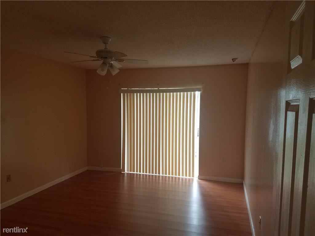9711 SW 11th St - Photo 3 of 10