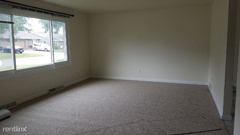 816 N Bay Ridge Rd - Photo 2 of 10