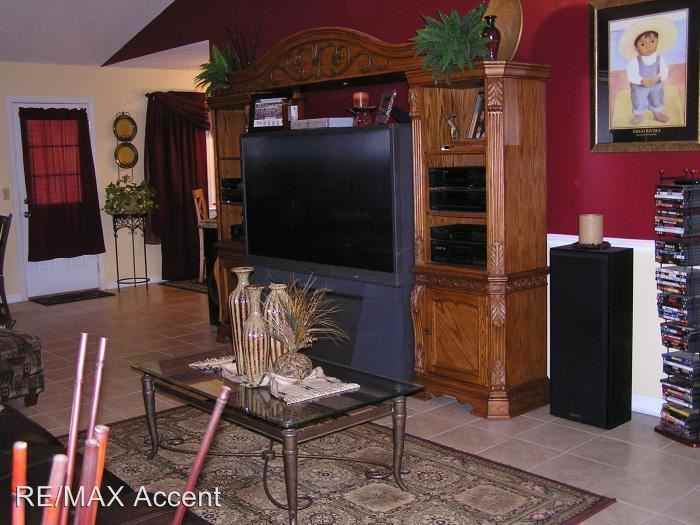 753 Melissa Dr - Photo 2 of 5