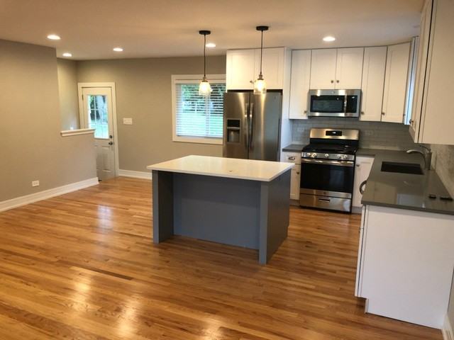 120 Glen Ellyn Rd - Photo 3 of 13