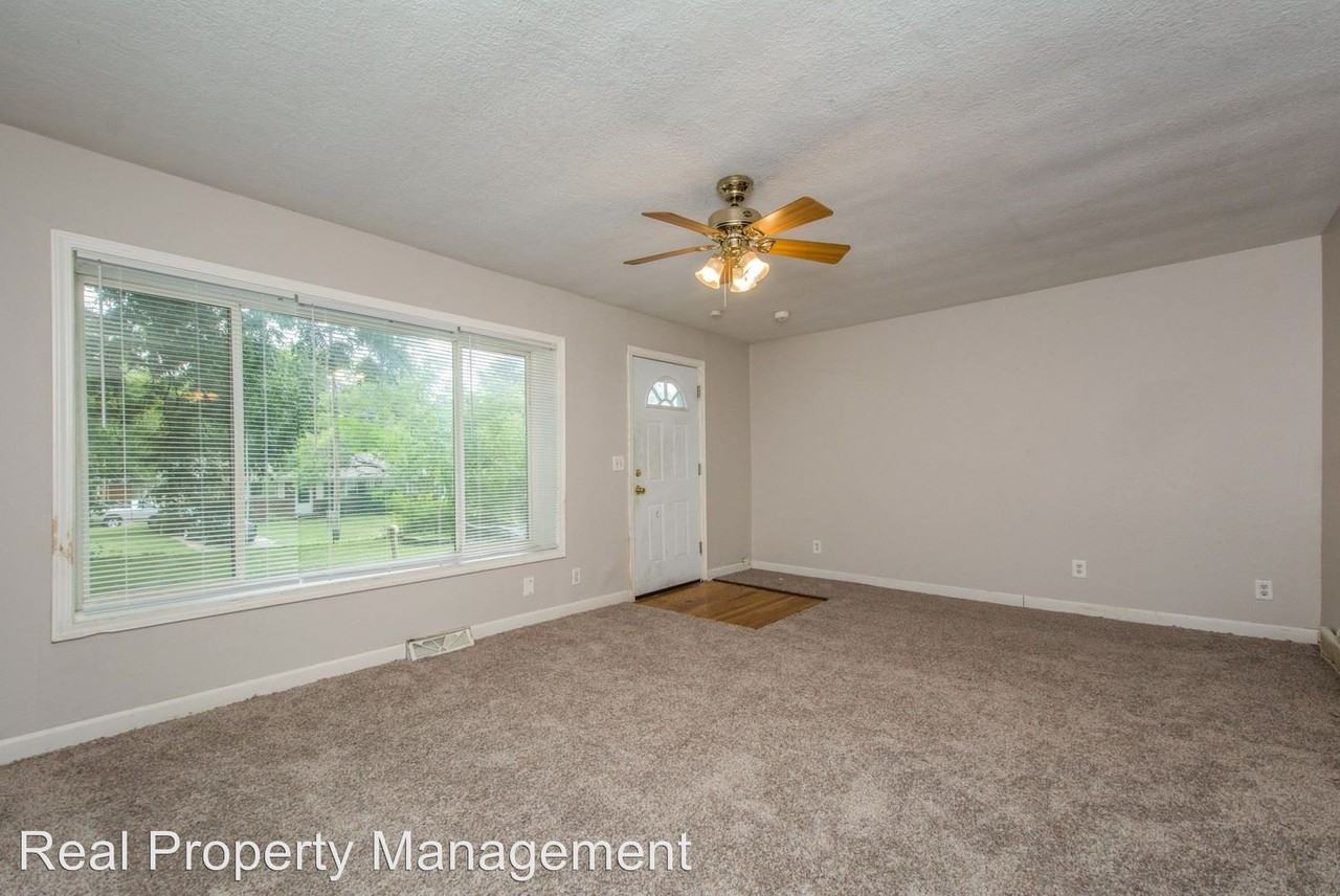 5913 SW 12th St - Photo 3 of 15