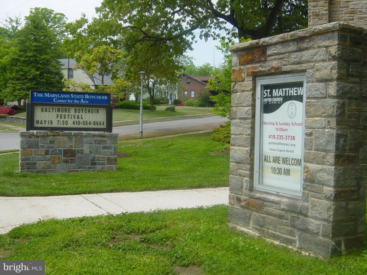 2320 Mayfield Ave - Photo 3 of 4