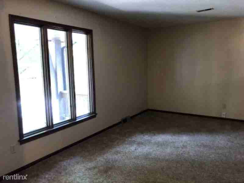 212 NW Highland Ln - Photo 2 of 23