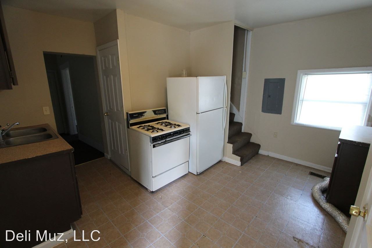 772 SE 8th St - Photo 2 of 20