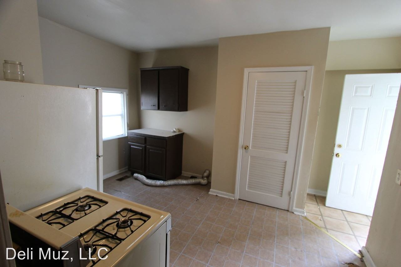 772 SE 8th St - Photo 3 of 20