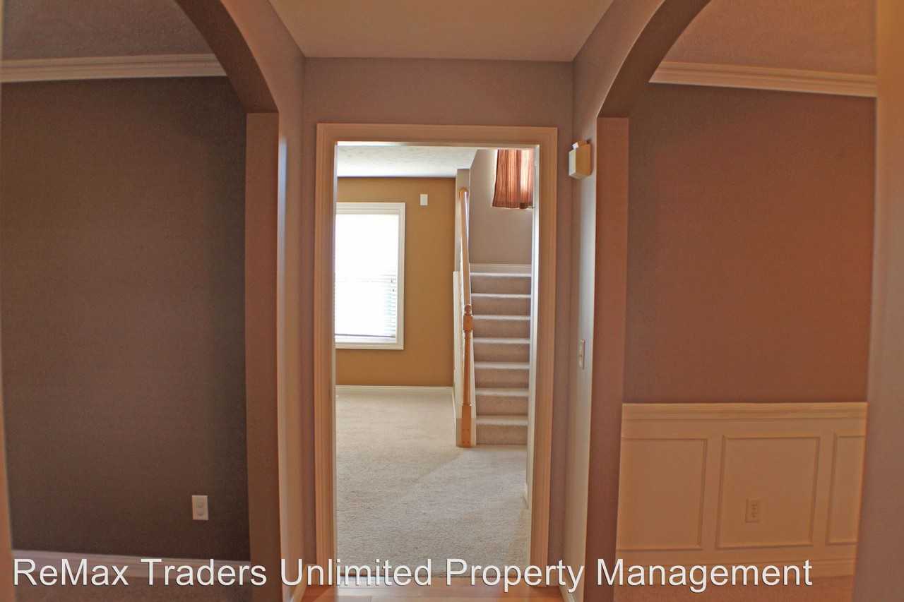 11002 N Stillwater Dr - Photo 2 of 50