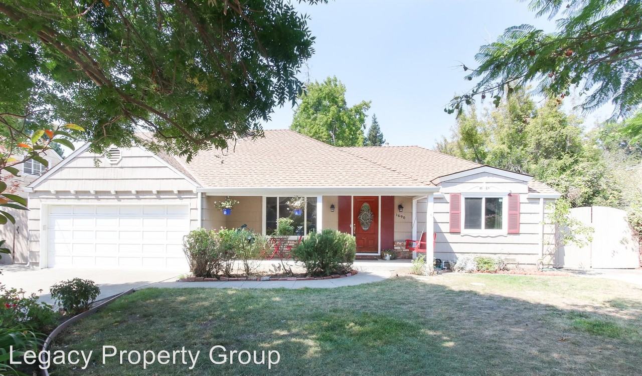 1690 Parkhills Ave - Photo 2 of 28