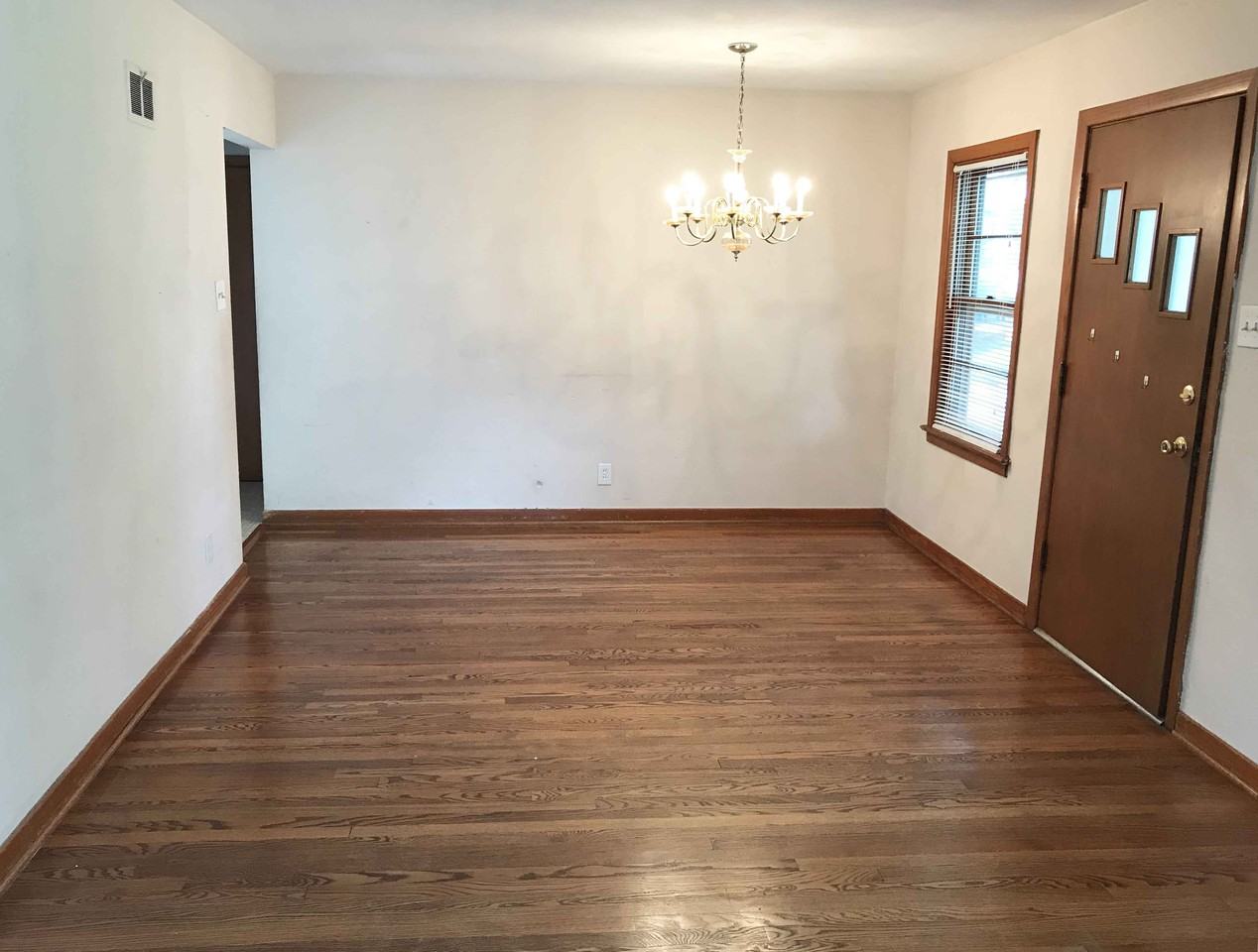 1101 Irvington Ct - Photo 2 of 6