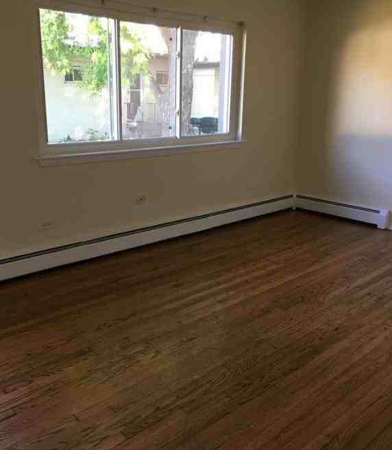 937 Broadway Ave - Photo 3 of 7