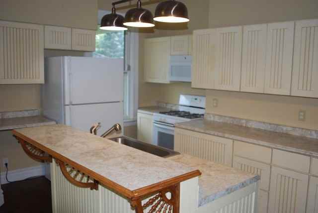 217 E Wilson St - Photo 3 of 13