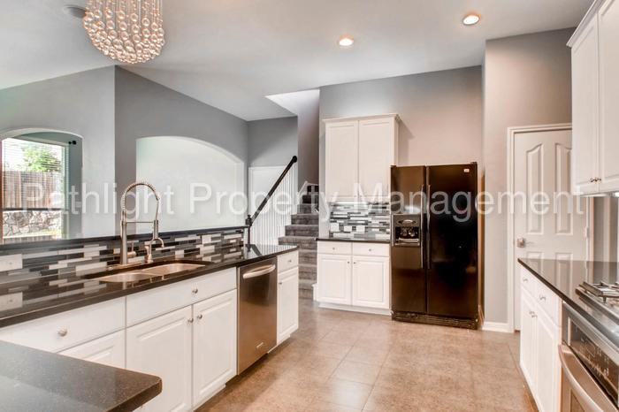 2536 Boot Hill Ln - Photo 3 of 17