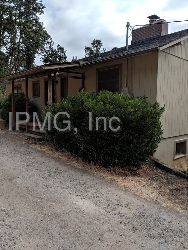 3915 Cloverdale Dr SE - Photo 2 of 3