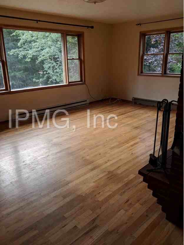 3915 Cloverdale Dr SE - Photo 3 of 3