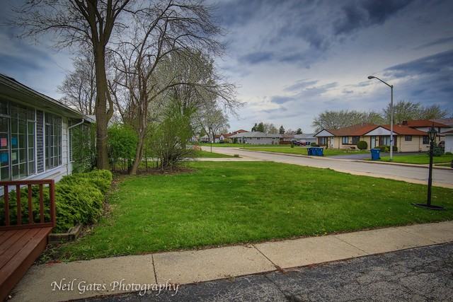 4649 W 88th St - Photo 3 of 24