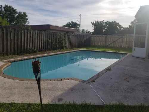 7908 NW 70th Ave - Photo 3 of 8