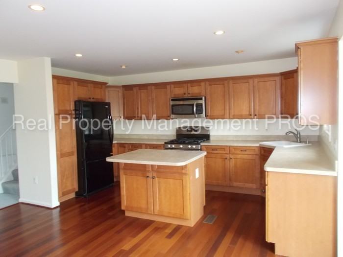 13684 Shire Pl - Photo 2 of 31