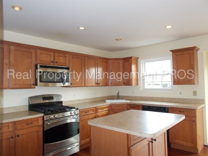 13684 Shire Pl - Photo 3 of 31