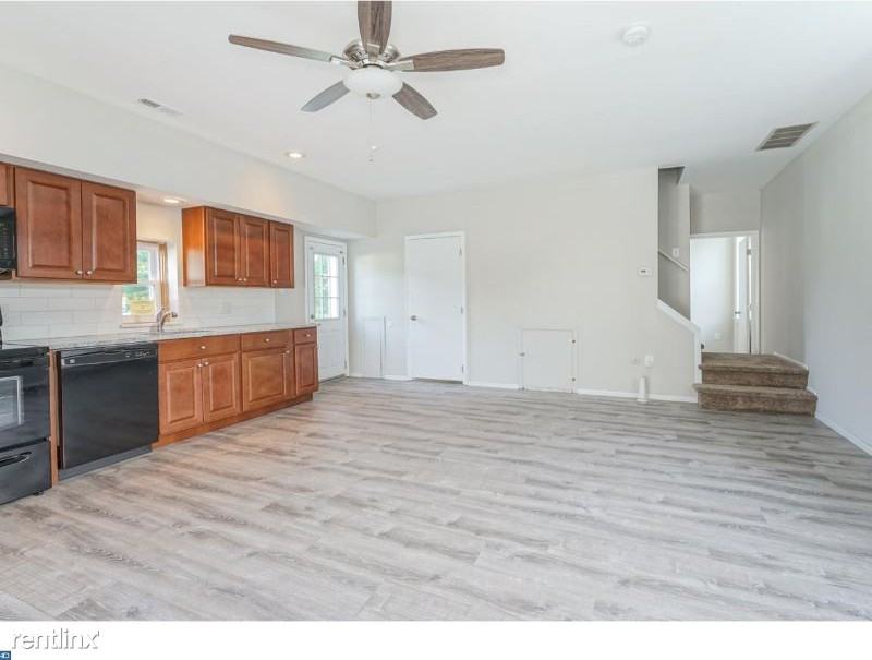 341 N Main St - Photo 3 of 12