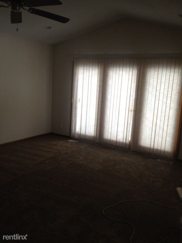 15331 Cove St - Photo 3 of 8