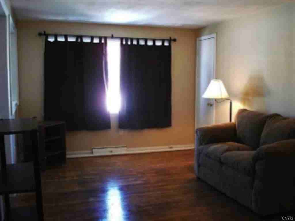 237 Croly St - Photo 2 of 7