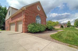 3321 Paramount Ln - Photo 3 of 30