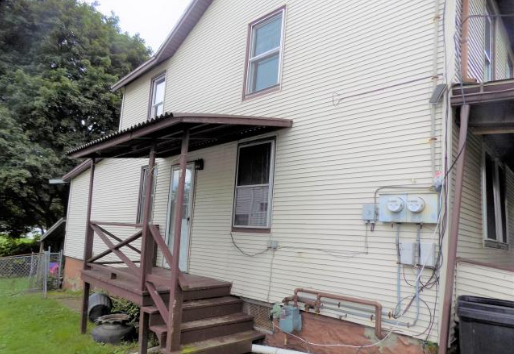 321 Main St - Photo 3 of 11