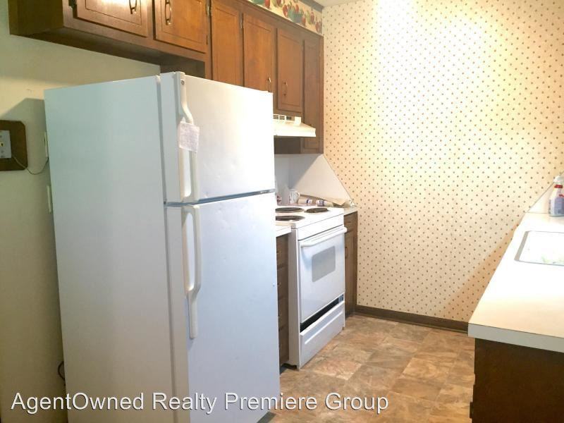 204 Columbia Dr - Photo 2 of 4