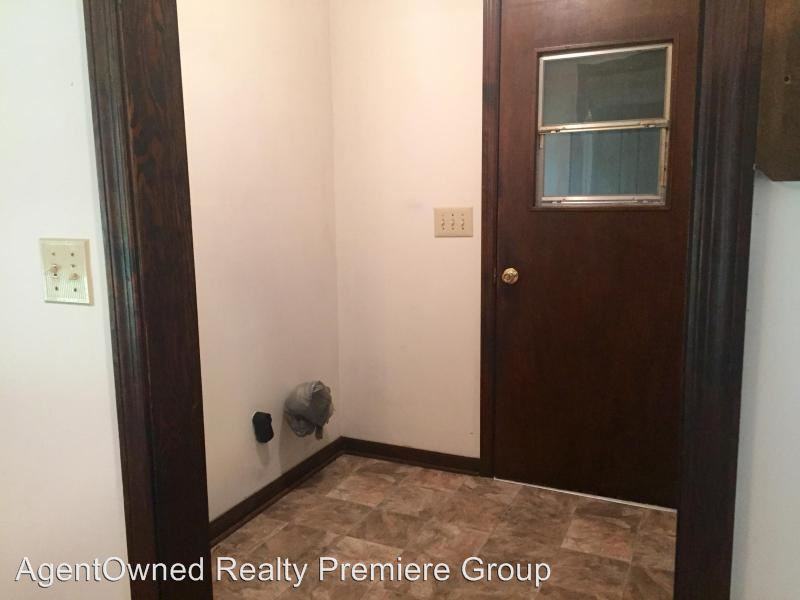 204 Columbia Dr - Photo 3 of 4