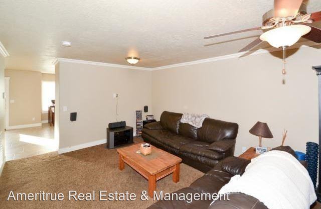 1003 Independence Ave - Photo 3 of 14
