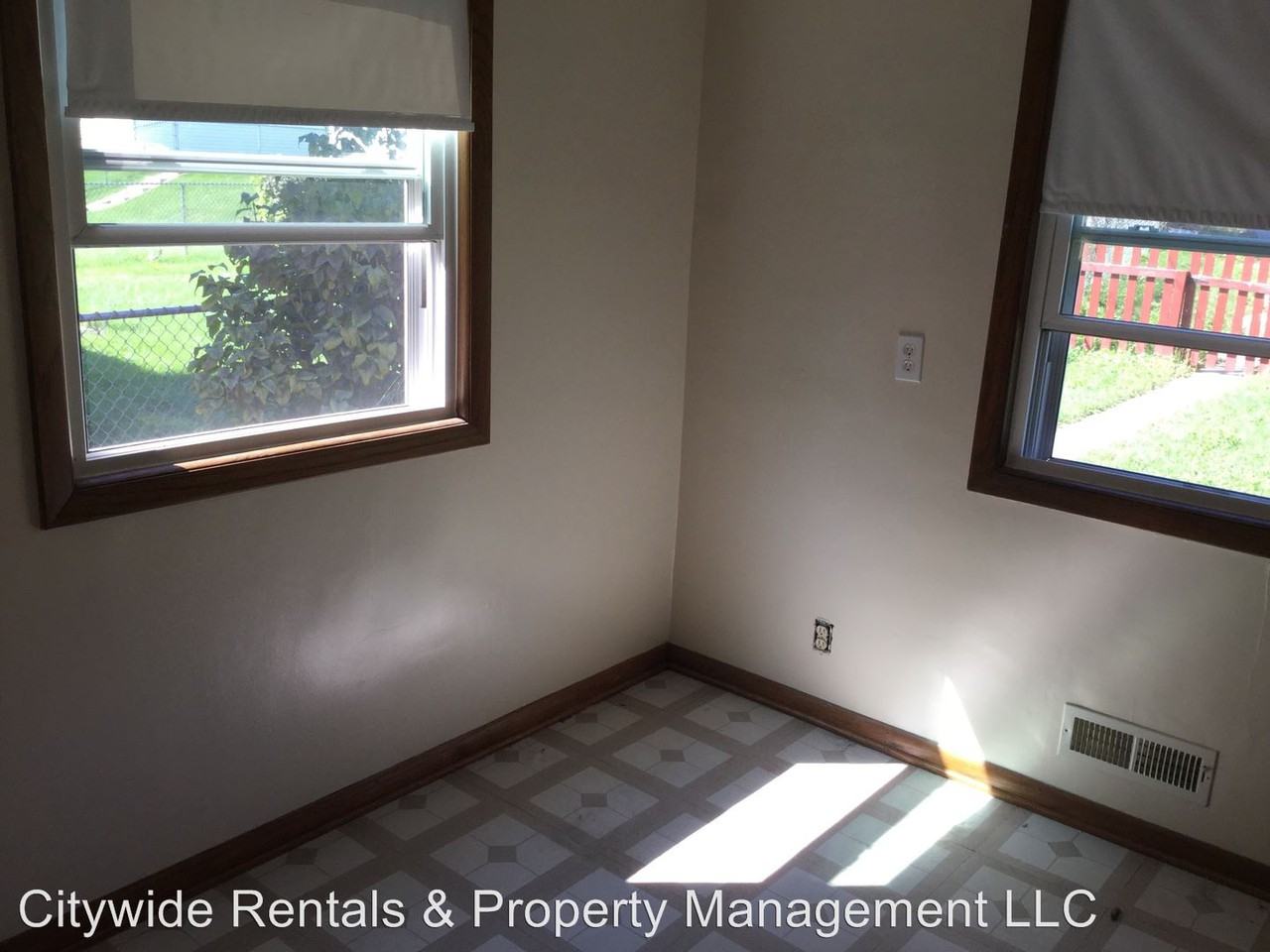 5869 N 67th St - Photo 2 of 7