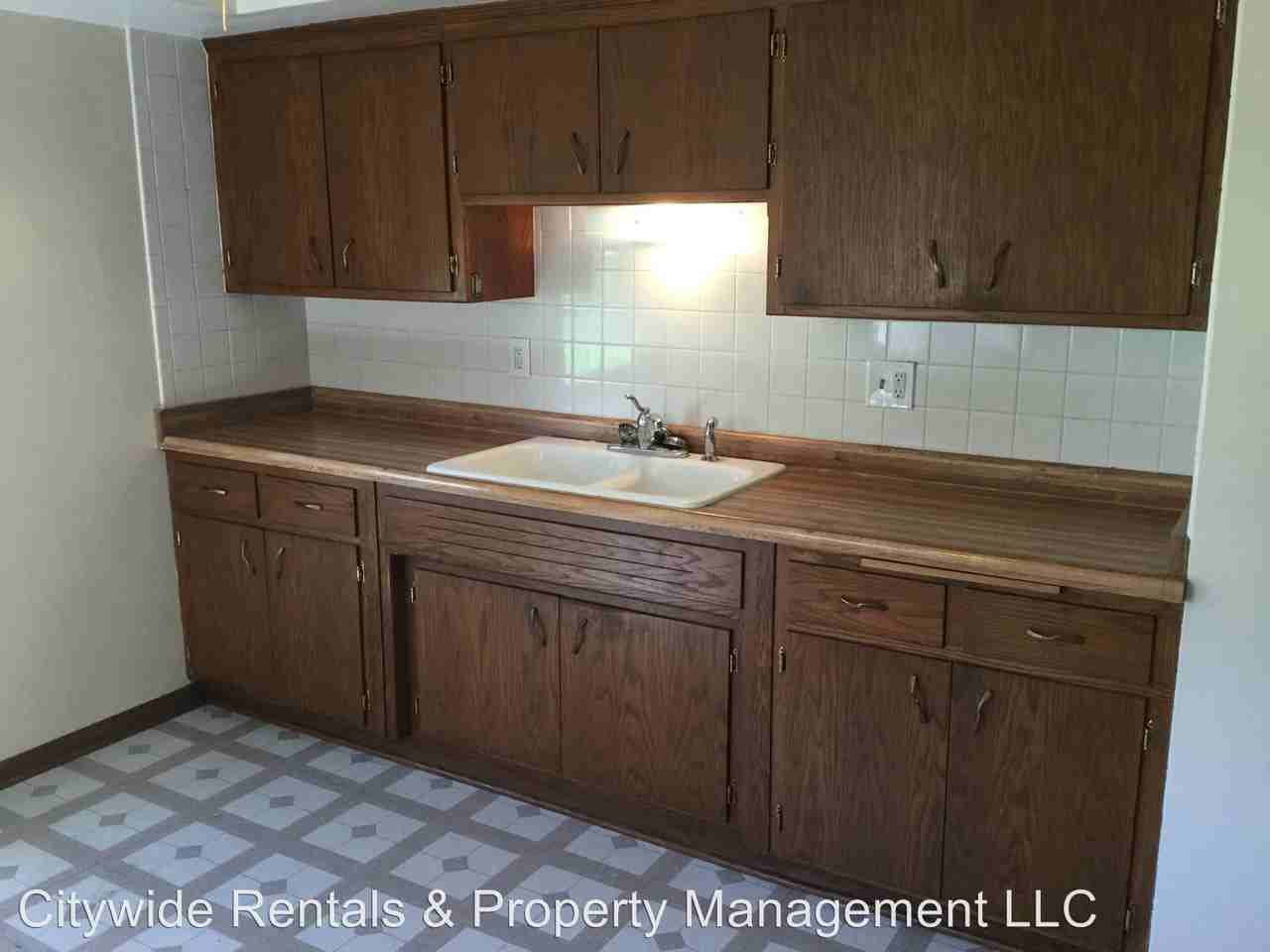 5869 N 67th St - Photo 3 of 7