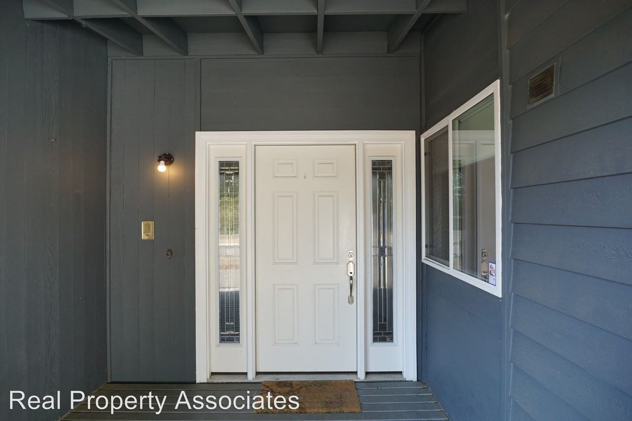 4106 NE 19th St - Photo 3 of 30