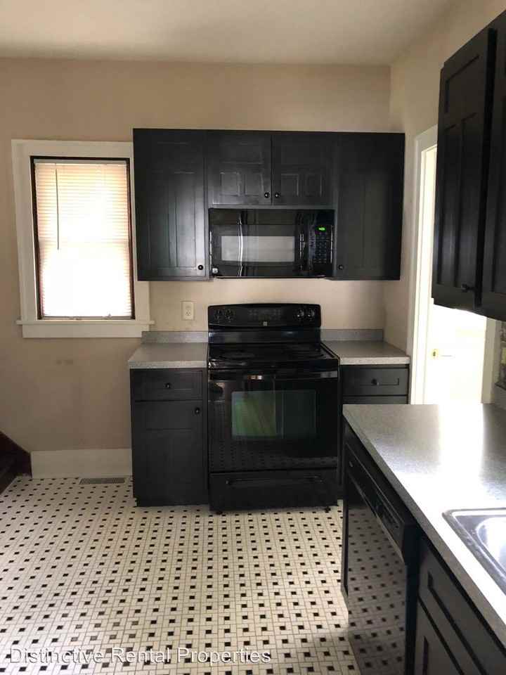 646 N 8th St - Photo 2 of 8