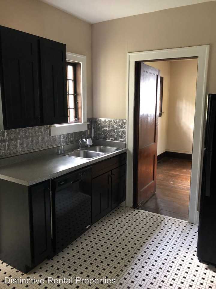 646 N 8th St - Photo 3 of 8