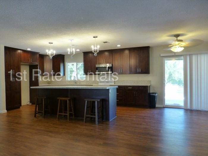 16030 Washington St - Photo 2 of 17