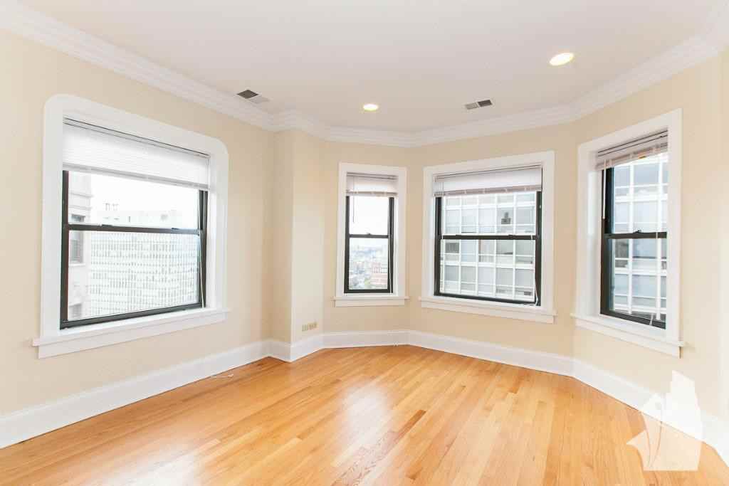 401 West Fullerton Avenue #807W