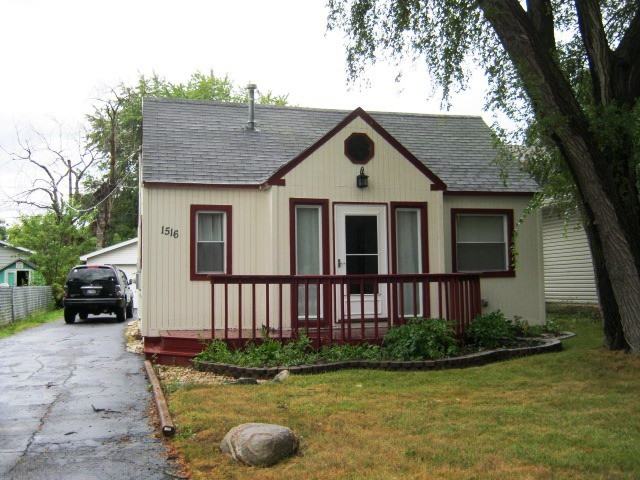 1516 Kenmore Ave, Round Lake Beach, IL 60073 1 Bedroom Apartment for