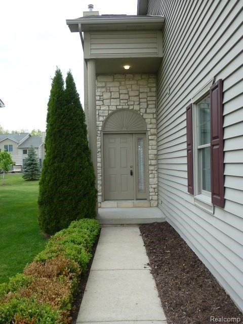 317 Stratford Ln - Photo 2 of 25